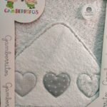 TOALLITA BEBE CAPA DE BAÑO CON CAPUCHA GAMBERRITOS 10252 fondo Blanco corazones Gris