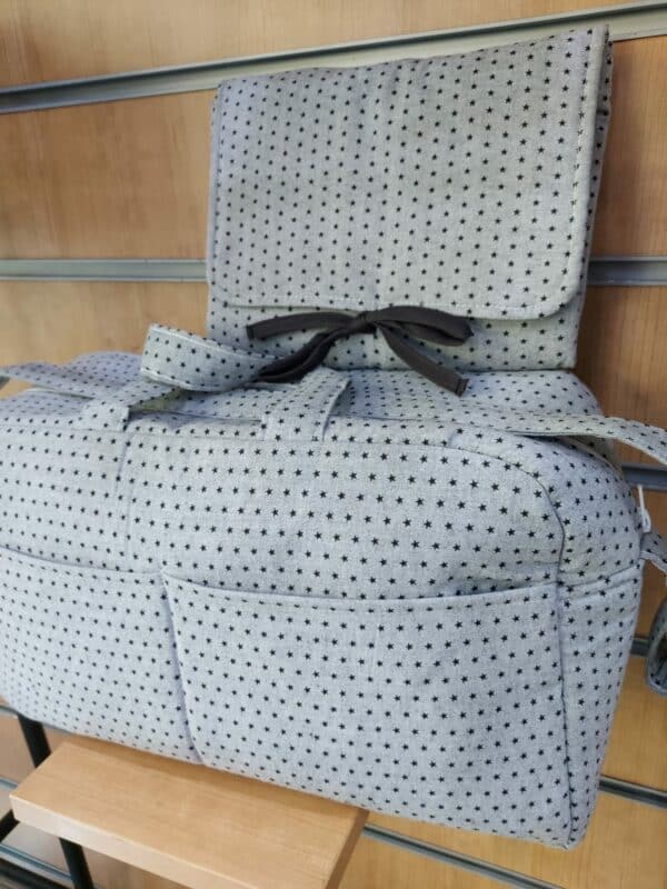BOLSO MATERNAL MATERNIDAD MAMA CLINICA HOSPITAL Y CARRITO BEBE DISBEBE GRIS ESTRELLITAS
